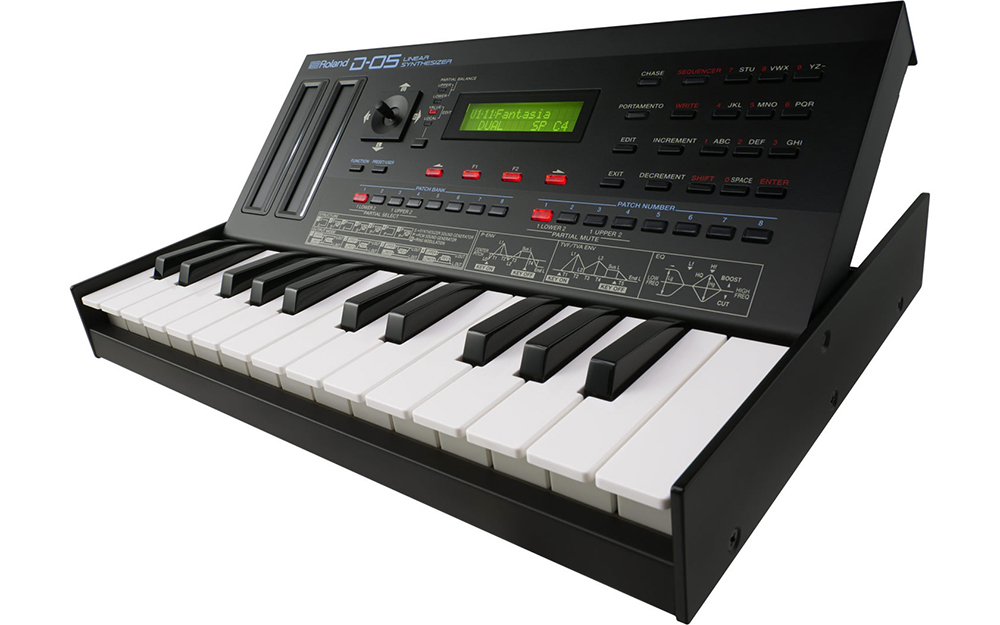 картинка Roland D-05 Boutique Linear Synthesizer от магазина Multimusic
